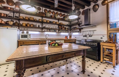 San Polo Apartment | Large Idyllic Venetian Noble Floor on Grand Canal