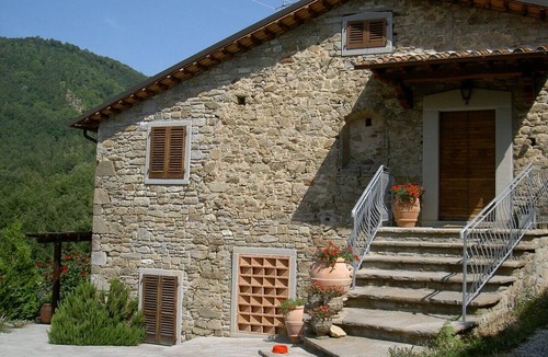 Caprese Michelangelo Villa | Le Cascate - Traditional Tuscan stone house with Pool in Caprese Michelangelo