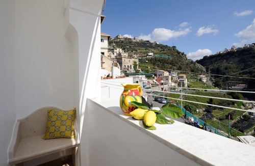 Pontone Apartment | Lemon in the air