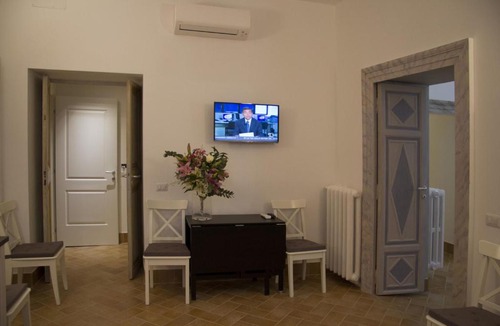 Rione IV Campo Marzio Apartment | Leoncino 36 Apartments in Rome