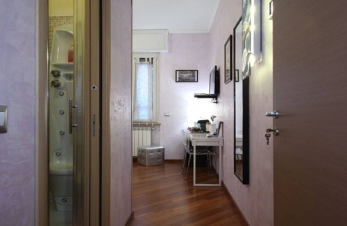 Cinecitta Apartment | Lilac Room Bed and breakfast Rome