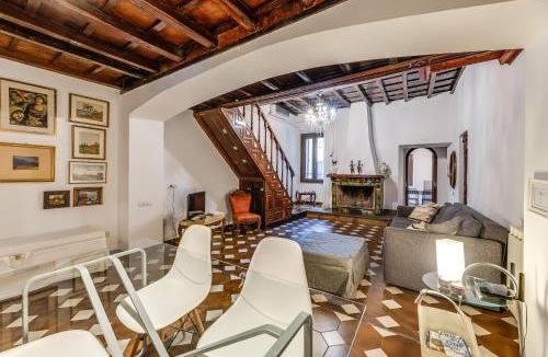 Rione XIV Borgo Apartment | Linhouse