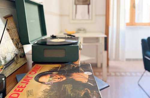 Monti Apartment | Live Like a Local in a Artful Apartment near the Colosseum