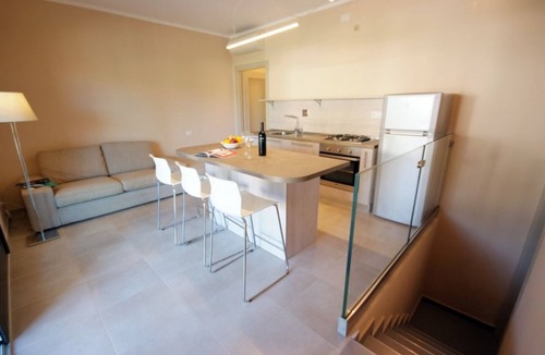 Procchio Apartment | Located just 200 meters from Procchio’s main street and about 600 meters from the beautiful sandy beach, this spacious four-room apartment is the ideal choice for anyone looking for a comfortable and relaxing vacation just a few minutes’ walk from the sea