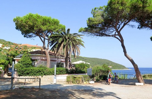Cavo Apartment | Locazione Turistica Castello-2