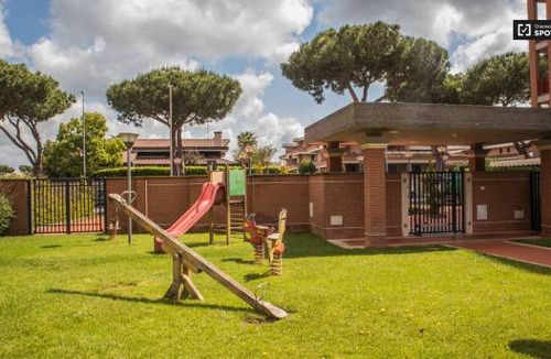 Zona XXX Castel Fusano Apartment | Long Stay Apartment Rome Area I Triangoli with backyard