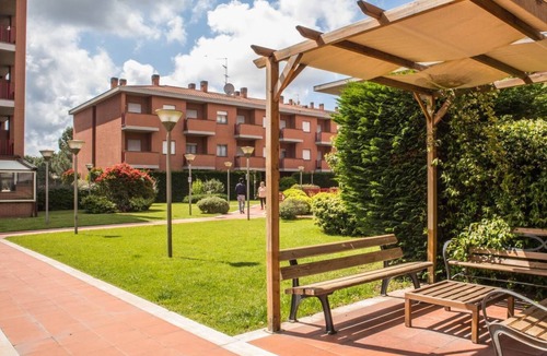 Zona XXX Castel Fusano Apartment | Long Stay Apartment Rome Area I Triangoli with backyard