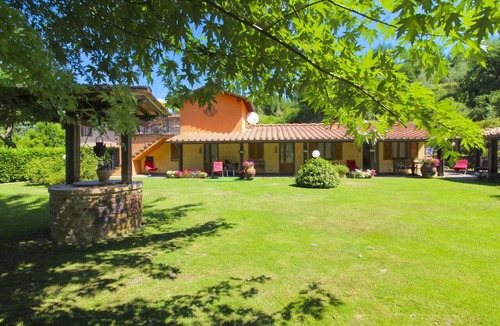 Castelfranco di Sopra Apartment | Lovely apartment for 6 people with WIFI and pets allowed