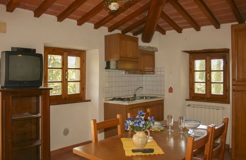 Castiglion Fiorentino Apartment | Lovely apartment for 2 people with WIFI, pool, TV and pets allowed, close to Cortona