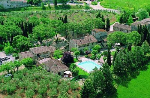 Colle di Val d'Elsa House | Lovely apartment in villa for 4 guests with pool, TV, patio and pets allowed
