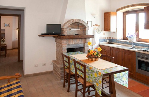 San Lorenzo Nuovo Apartment | Lovely apartment for 4 people with A/C, pool, WIFI, TV and patio