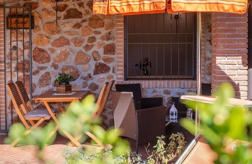 La Pesta House | Lovely apartment in villa for 6 guests with WIFI, A/C, TV, terrace and pets allowed