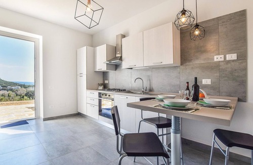 Castellabate Apartment | Lovely apartment in Ogliastro Marina with WiFi