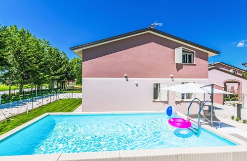 Cecina Apartment | Lovely apartment for 7 people with A/C, WIFI, private pool, TV, terrace and pets allowed