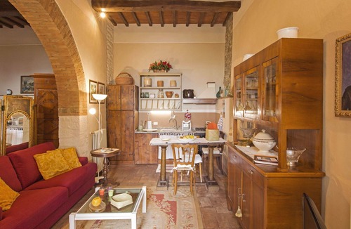 Cortona Old Town Apartment | Lovely apartment for 3 guests with WIFI, hot tub and TV
