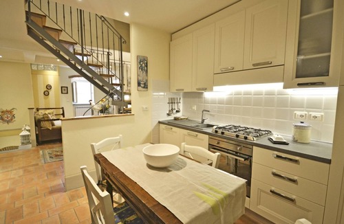 Cortona Old Town Apartment | Lovely apartment for 4 people with WIFI, A/C and TV