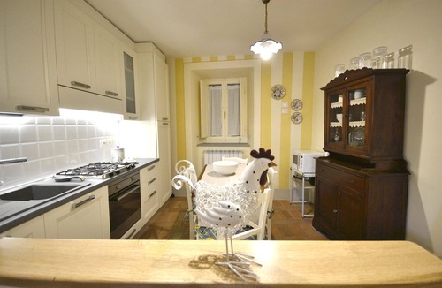 Cortona Old Town Apartment | Lovely apartment for 4 people with WIFI, A/C and TV