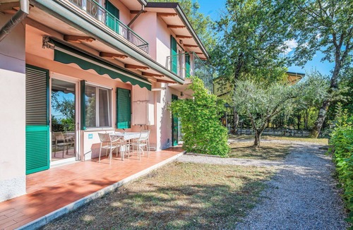 San Feliciano Apartment | Lovely apartment for 4 people with A/C, pool, WIFI, TV, patio and pets allowed