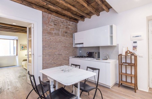 Monti Apartment | Lovely apartment for 4 people with WIFI, A/C and TV