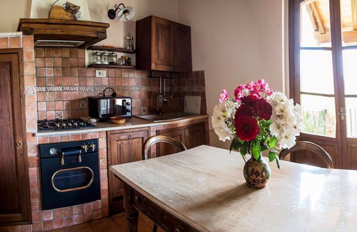 Allerona Apartment | Lovely apartment for 6 guests with WIFI, pool, TV, patio, pets allowed and panoramic view
