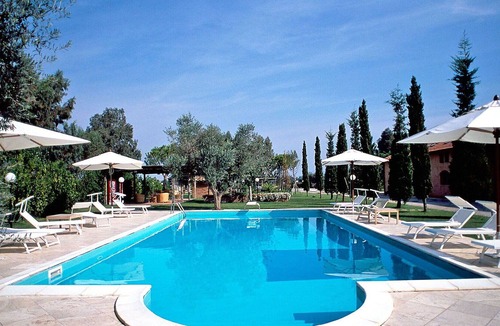 Grosseto Apartment | Lovely apartment for 4 guests with pool, WIFI, A/C, TV, patio, pets allowed and parking