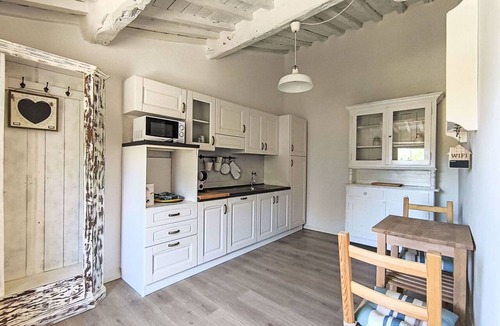 Scarlino Apartment | Lovely apartment for 5 people with WIFI, A/C, TV, patio and pets allowed