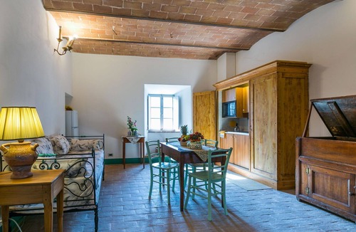 Stigliano Apartment | Lovely apartment for 12 people with WIFI, TV, patio, pets allowed and panoramic view
