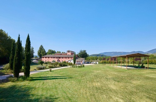 San Brizio Apartment | Lovely apartment for 4 people with WIFI, pool, TV and pets allowed, close to Spoleto