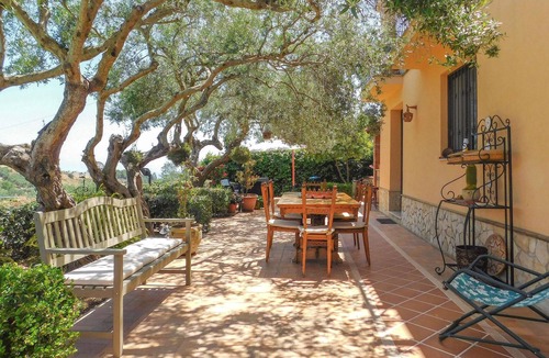 Casteldaccia Apartment | Lovely apartment in Casteldaccia with WiFi