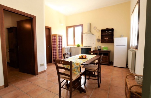 Montorsaio House | Lovely apartment in villa for 2 people with WIFI, pool, TV and patio