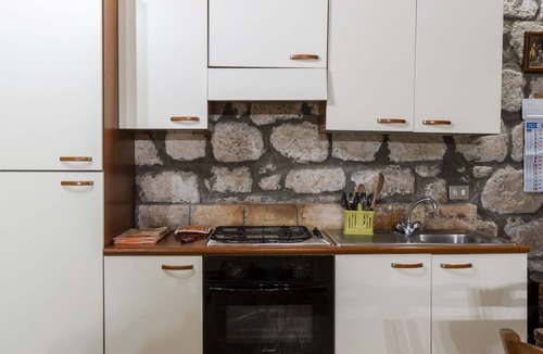 Bagnoregio Villa | Lovely apartment in villa for 8 guests with WIFI, pool, TV, patio and pets allowed