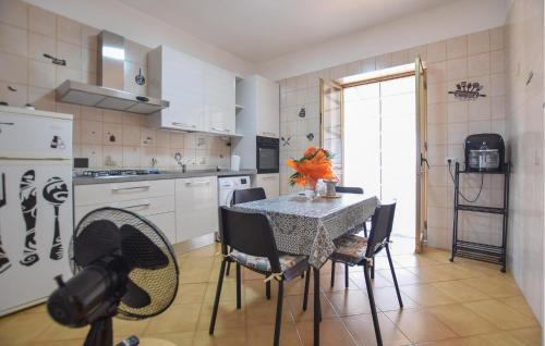 Perdifumo Apartment | Lovely Apartment In Perdifumo With House Sea View