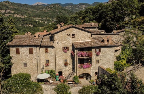 Roccafluvione Villa | Lovely apartment in villa for 5 guests with WIFI, TV, patio and pets allowed, close to Ascoli Pi.