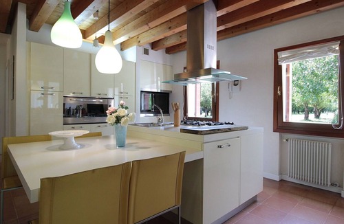 Silea House | Lovely apartment in villa for 4 guests with pool, WIFI, A/C, patio and pets allowed