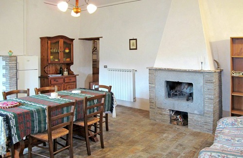 Bagnoregio Villa | Lovely apartment in villa for 5 guests with WIFI, pool and patio