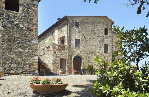 San Macario In Monte Villa | Lovely apartment in villa for 4 guests with WIFI, pool, TV, patio and pets allowed