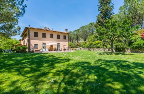 Montespertoli Villa | Lovely apartment in villa with WIFI, pool, TV, patio, pets allowed and panoramic view