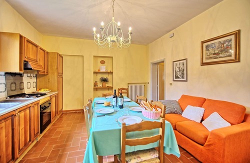 San Gimignano Apartment | Lovely apartment for 4 guests with A/C, pool, WIFI and TV