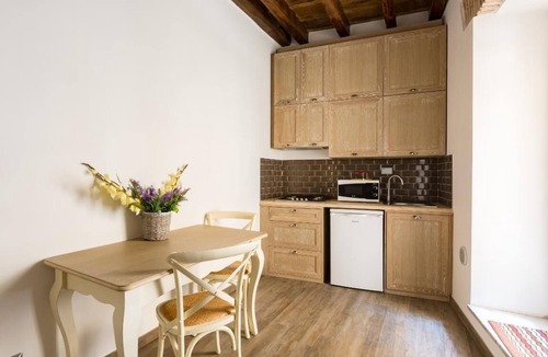 Rione VI Parione Apartment | Lovely, cozy apartment with kitchen, balcony and heating. TV, Wi-Fi.