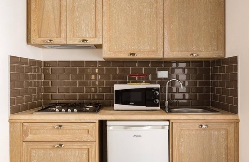 Rione VI Parione Apartment | Lovely, cozy apartment with kitchen, balcony and heating. TV, Wi-Fi.