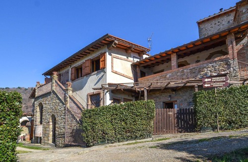 Castelfranco di Sopra House | Lovely home in Castelfranco di Sopra with house a panoramic view