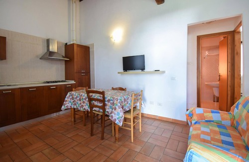Pescia Romana House | Lovely home in Pescia Romana with WiFi