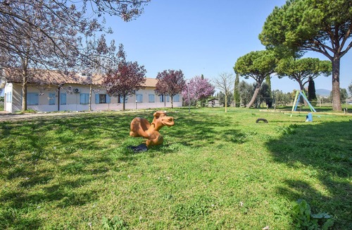 Pescia Romana House | Lovely home in Pescia Romana with WiFi