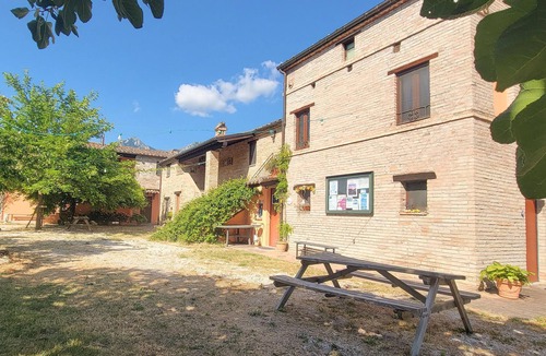 Sarnano House | Lovely home in Sarnano with swimming pool