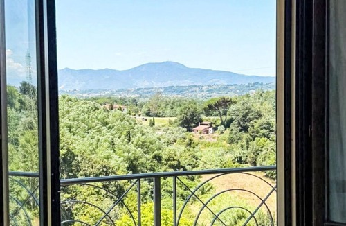 Montopoli in Val d'Arno Apartment | Lovely apartment for 4 people with WIFI, TV, patio, pets allowed and panoramic view