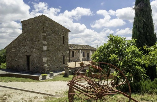 Agello Bed & Breakfast | Lovely room for 2 people with A/C, WIFI, pool, TV, veranda and pets allowed, close to Perugia