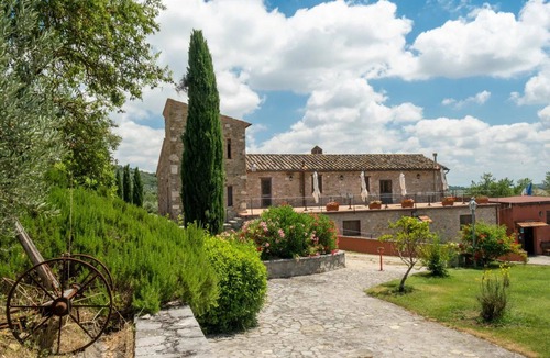 Agello Bed & Breakfast | Lovely room for 2 people with WIFI, A/C, pool, TV, veranda and pets allowed, close to Perugia
