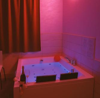 Tuscolano Apartment | Lovers' Nest - Spa Apartment