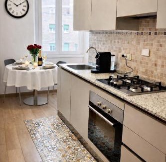 Quartiere XVII Trieste Apartment | Lucens Domus Appartamento Roma quartiere Trieste - vicino Metro b1 -