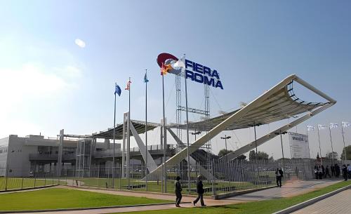 Fiumicino Apartment | Luciana Apt - 3 min train to FCO Airport & Fiera
